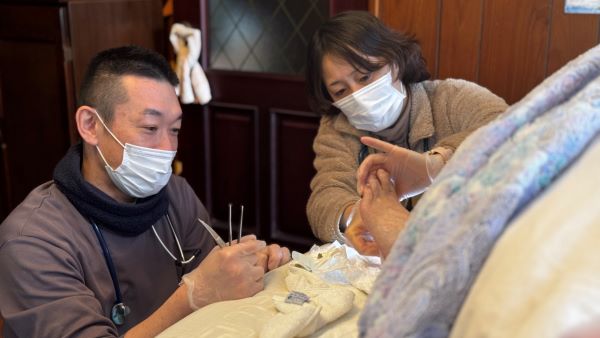 訪問診療の様子(悠翔会提供)