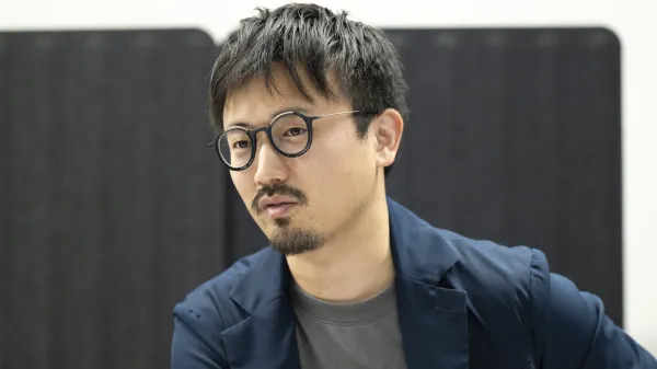 在宅医療について語る石黒剛院長（医療法人白青会提供）